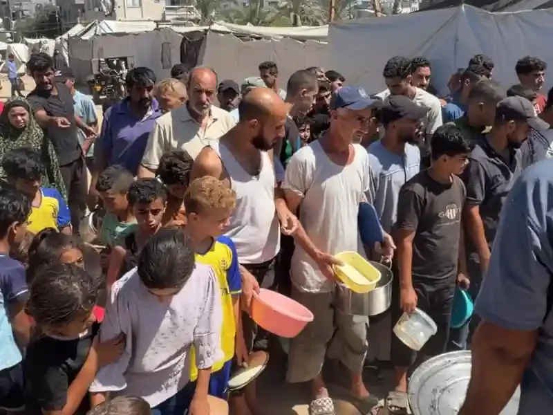 Gazze'de gıda krizi ve a&ccedil;lıkla m&uuml;cadele eden &ccedil;ocuklar i&ccedil;in y&uuml;r&uuml;t&uuml;len insani yardım faaliyetleri