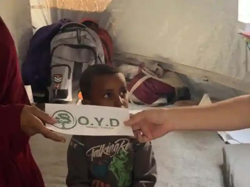 Gazze'de çadır kentlerde yaşayan yetim ve dul ailelere kışlık yardım malzemesi dağıtımı