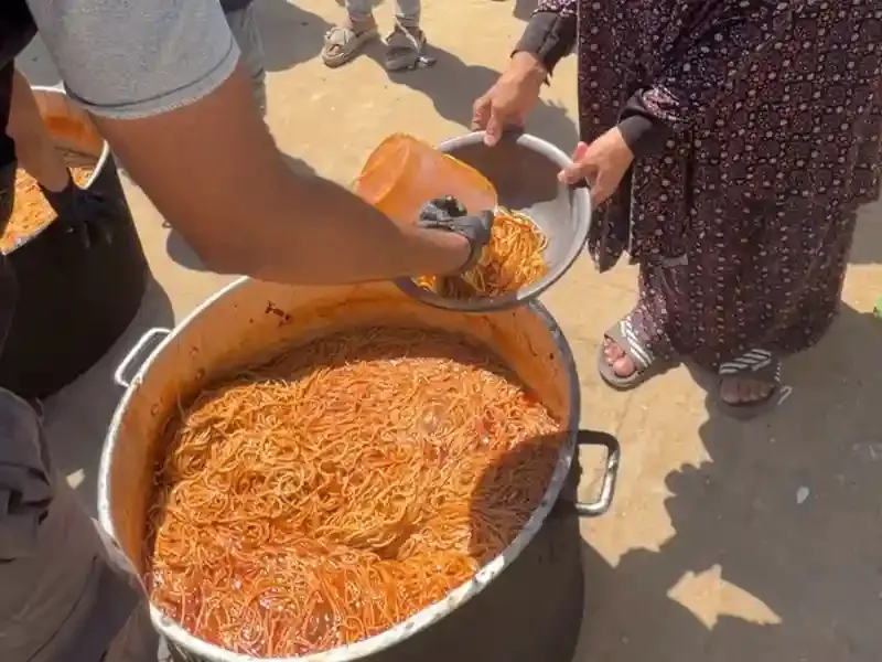 Saldırı sonrası onarılan Hamidiye Mutfağı'nda Gazze halkı i&ccedil;in sıcak yemek hazırlıkları
