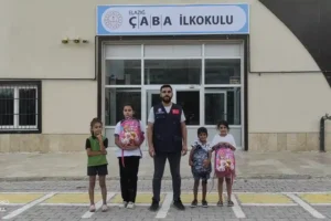 Osmanoğlu Yardımlaşma Derneği’nden Elazığ’da Öğrencilere Çanta ve Kırtasiye Desteği