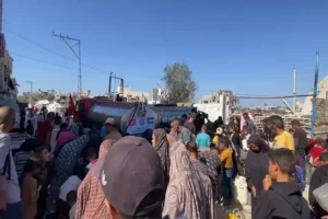 Osmanoğlu Yardımlaşma Derneği, Gazze’de 7 Araçla Su Dağıtımı Gerçekleştirdi