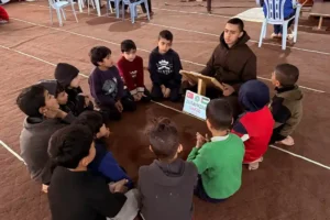 Osmanoğlu Yardımlaşma Derneği Gazze’de Kur’an Kursu Merkezinde İftar İkramında Bulundu