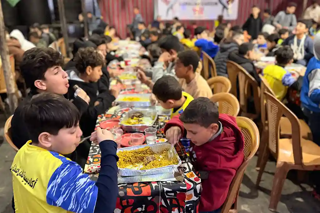 Osmanoğlu Yardımlaşma Derneği, Ramazan’ın 16. Gününde Gazze’de Yetim Çocuklara İftar Verdi