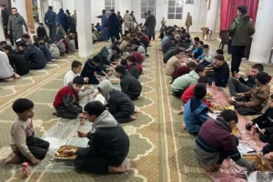 Osmanoğlu Yardımlaşma Derneği, Gazze’de Kur’an Hafızlığı Yapan Öğrencilere Camilerde İftar İkramında Bulundu