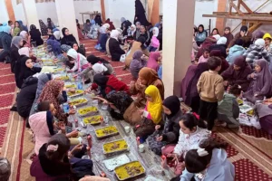 Osmanoğlu Yardımlaşma Derneği Gazze’de Ramazan’ın 20. Gününde Yetim Kızlara İftar Verdi