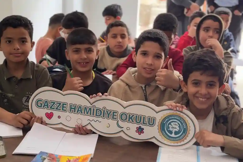 Osmanoğlu Yardımlaşma Derneği Gazze’de Hamidiye Okulu’nda Öğrencilere Gıda Desteği Sağladı