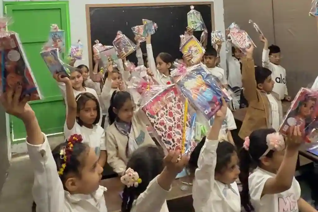 Osmanoğlu Yardımlaşma Derneği Gazze’de Hamidiye Okulu Öğrencilerine Kırtasiye Desteği Sağladı